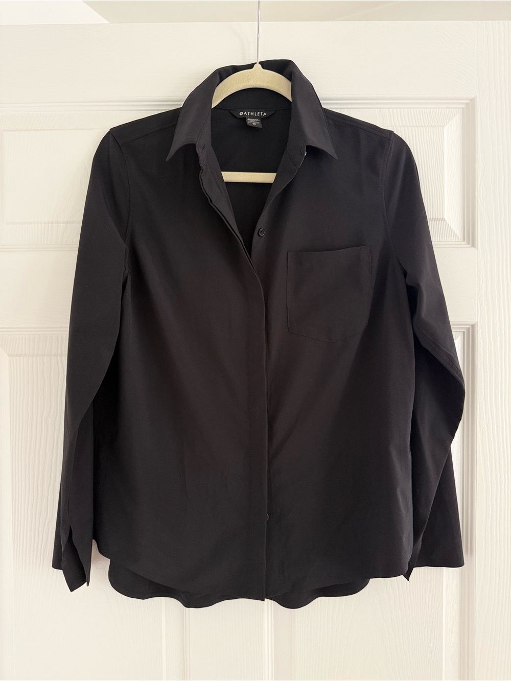 Athleta women’s urbanite black button down (XS)